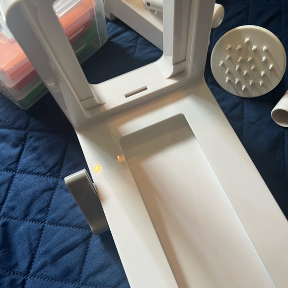 OXO Good Grips® 3-Blade Tabletop Spiralizer with StrongHold Suctions - Picture 8 of 12